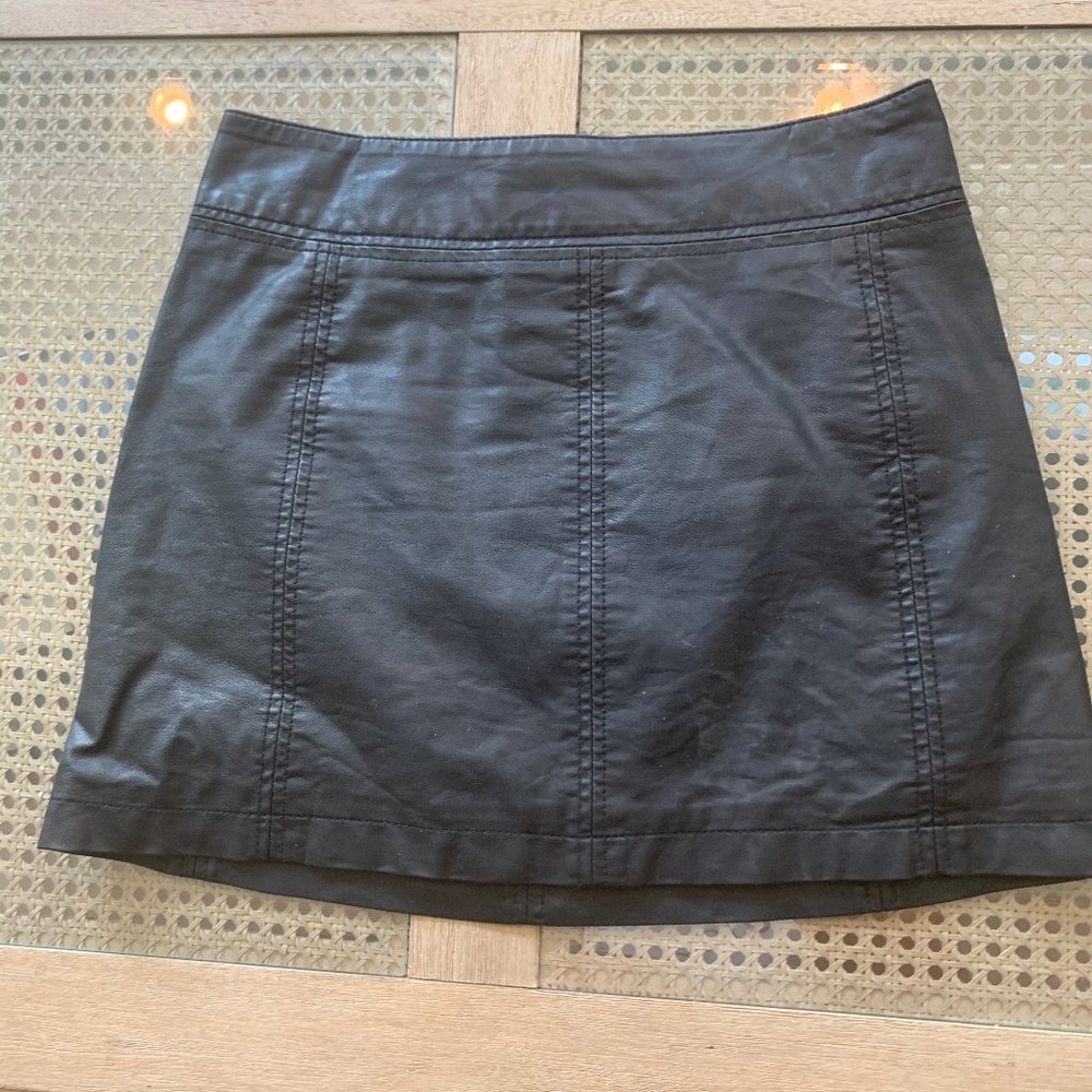 Faux leather mini skirt